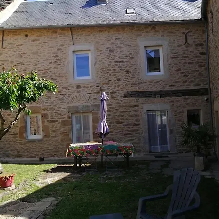 La Maison Des Rosiers