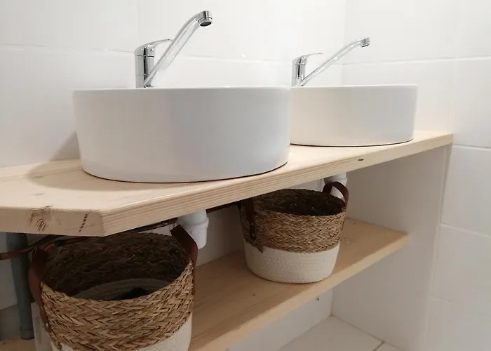 La Maison Des Rosiers * Manhac