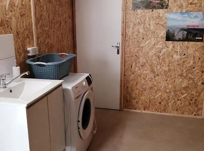 La Maison Des Rosiers