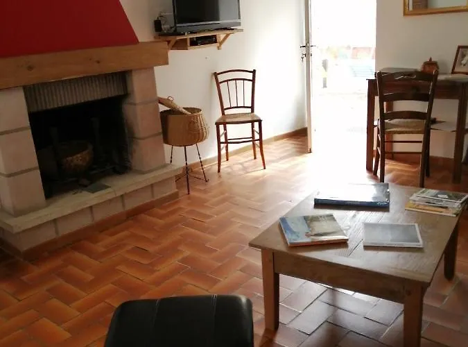 La Maison Des Rosiers Дом отдыха *