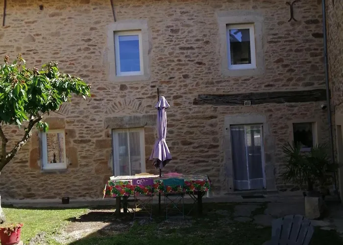 La Maison Des Rosiers