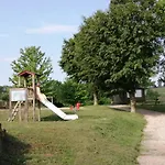 La Maison Des Rosiers