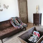 La Maison Des Rosiers