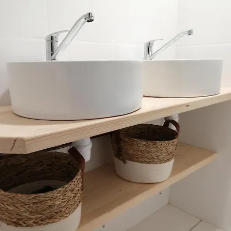 La Maison Des Rosiers * Manhac