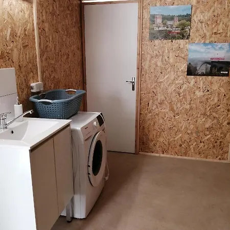 La Maison Des Rosiers