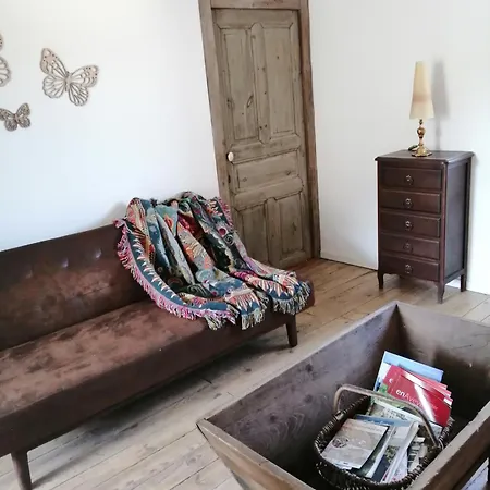 La Maison Des Rosiers