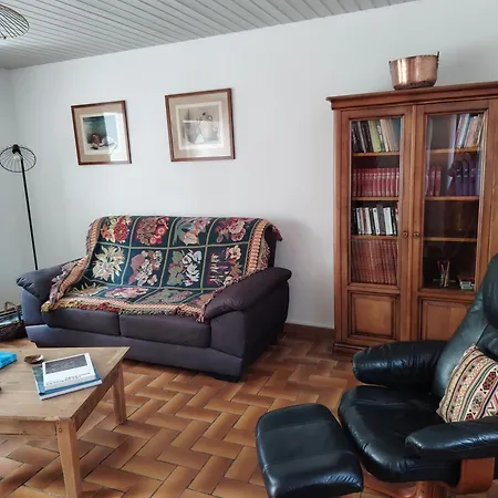 La Maison Des Rosiers