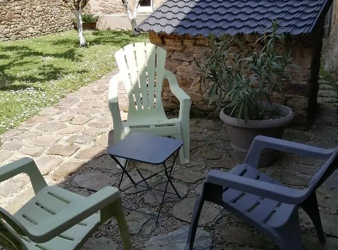 La Maison Des Rosiers * Manhac