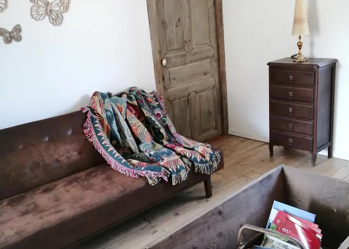 La Maison Des Rosiers